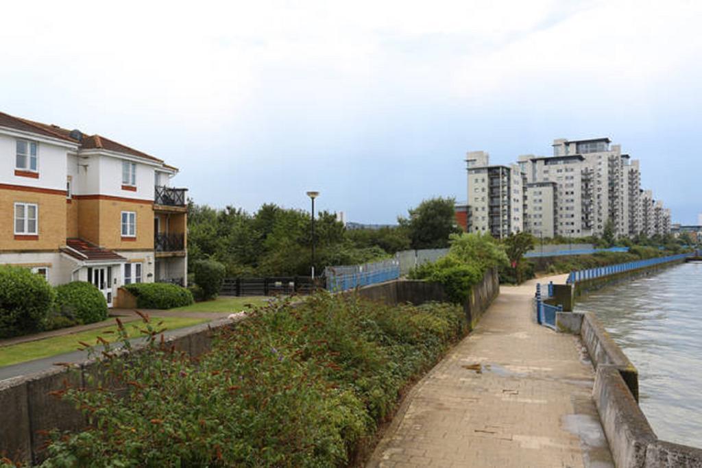 Quiet Riverside Apartment Londres Chambre photo